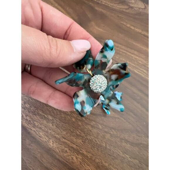 NEW Lele Sadoughi Small Crystal Lily Floral Gold-Plated Post-Back Earrings - Picture 3 of 5